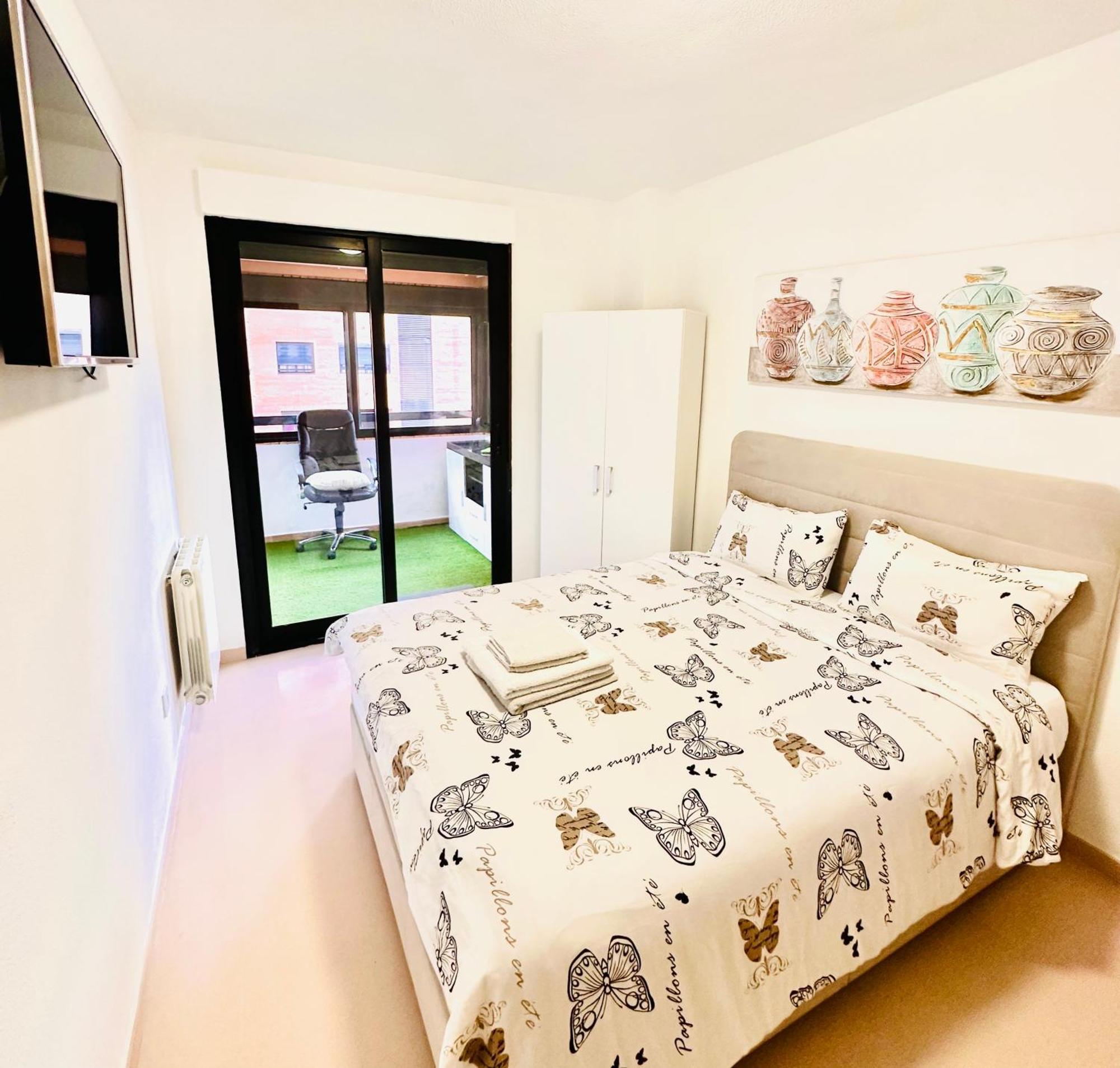 Economy Room อาลิกันเต ภายนอก รูปภาพ